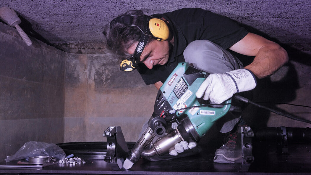 Installation d'un séparateur à graisses avec soudage sur place